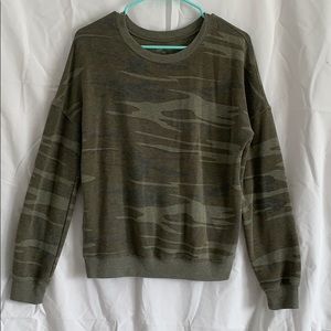 Camo crew neck size small